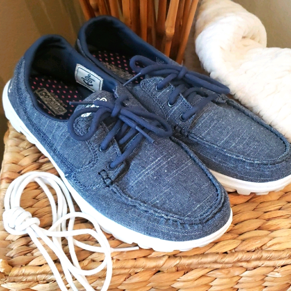 Sketchers on-the-go blue boat shoes